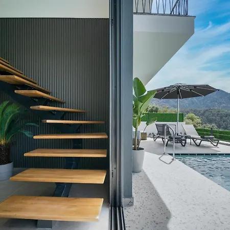 Вилла Oxy Private Pools & Seaview & Heated Indoor Pool