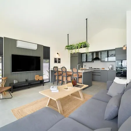 Oxy Private Pools & Seaview & Heated Indoor Pool Вилла Гёчек