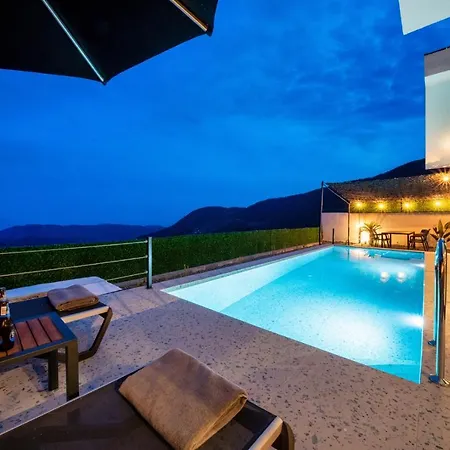 Oxy Private Pools & Seaview & Heated Indoor Pool Вилла Гёчек