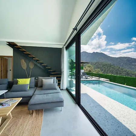 Вилла Oxy Private Pools & Seaview & Heated Indoor Pool Гёчек