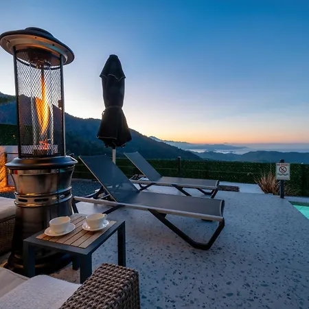 Oxy Private Pools & Seaview & Heated Indoor Pool Гёчек