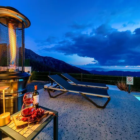 Oxy Private Pools & Seaview & Heated Indoor Pool * Гёчек