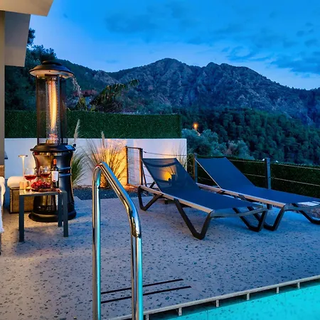Oxy Private Pools & Seaview & Heated Indoor Pool * Гёчек