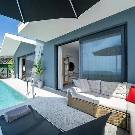 Oxy Private Pools & Seaview & Heated Indoor Pool